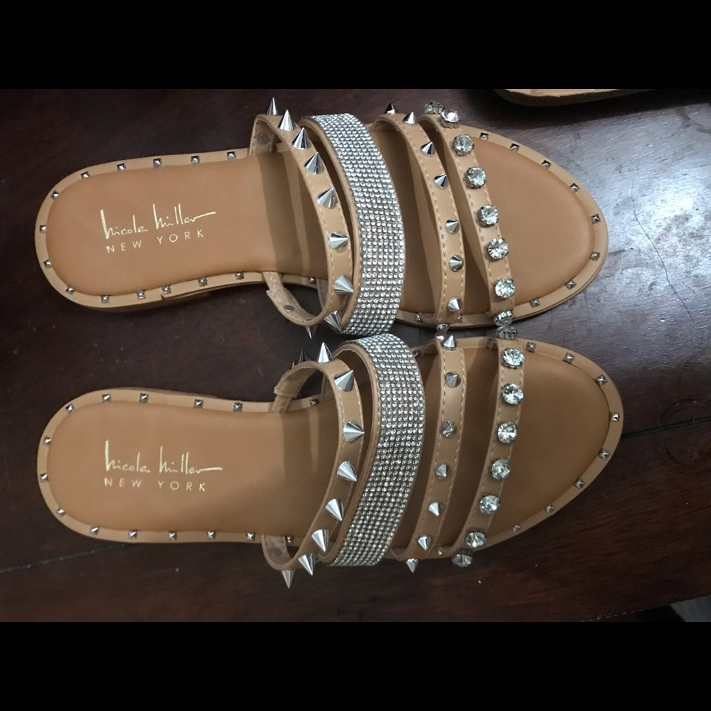 Flat sandals